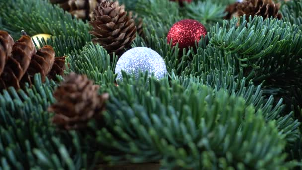 Abies Nobilis Ramo Com Cones Bolas Natal Uma Placa Vintage — Vídeo de Stock