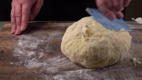 Impastare Pasta Una Tavola Legno Con Mani — Video Stock
