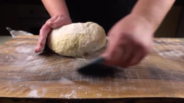 Impastare Pasta Una Tavola Legno Con Mani — Video Stock