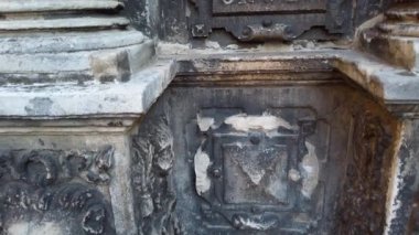 Boim Şapeli. Boim Şapeli, Ukrayna 'nın başkenti Lviv' de bulunan Katolik dini mimarisinin bir anıtıdır. 1609-1615 yılları arasında inşa edilmiş ve Lviv 'in UNESCO' nun Dünya Mirası Alanının bir parçasıdır. Geç Rönesans.