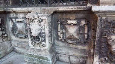Boim Şapeli. Boim Şapeli, Ukrayna 'nın başkenti Lviv' de bulunan Katolik dini mimarisinin bir anıtıdır. 1609-1615 yılları arasında inşa edilmiş ve Lviv 'in UNESCO' nun Dünya Mirası Alanının bir parçasıdır. Geç Rönesans.