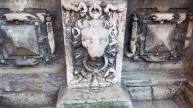Boim Şapeli. Boim Şapeli, Ukrayna 'nın başkenti Lviv' de bulunan Katolik dini mimarisinin bir anıtıdır. 1609-1615 yılları arasında inşa edilmiş ve Lviv 'in UNESCO' nun Dünya Mirası Alanının bir parçasıdır. Geç Rönesans.