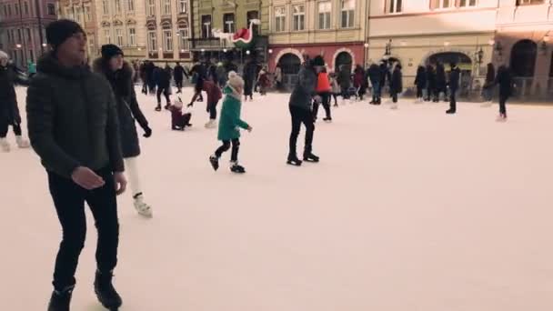 Lviv Ukraine Janvier 2021 Des Inconnus Patinent Sur Place Ville — Video