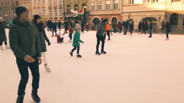 Lviv Ukraine Janvier 2021 Des Inconnus Patinent Sur Place Ville — Video