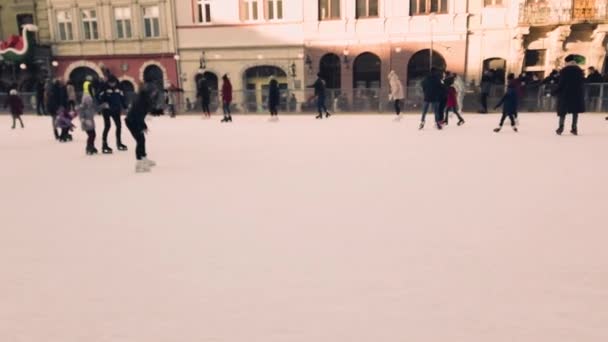Lviv Ukraine Janvier 2021 Des Inconnus Patinent Sur Place Ville — Video