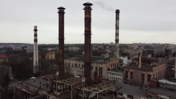 Luftaufnahme Einer Drohne Die Eine Industrieanlage Überfliegt Anlagenrohre — Stockvideo