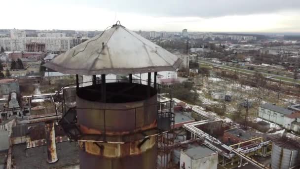 Vue Aérienne Drone Survolant Une Installation Industrielle Tuyaux Végétaux — Video