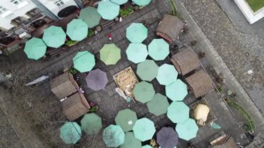 Noel panayırında uçan bir İHA 'nın havadan görüntüsü.