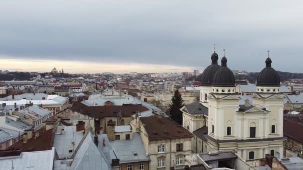 Luftaufnahme Einer Drohne Die Über Das Gebäude Fliegt — Stockvideo