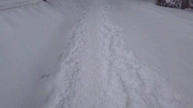 Kasabada bir kar fırtınası. Kışın çekim..