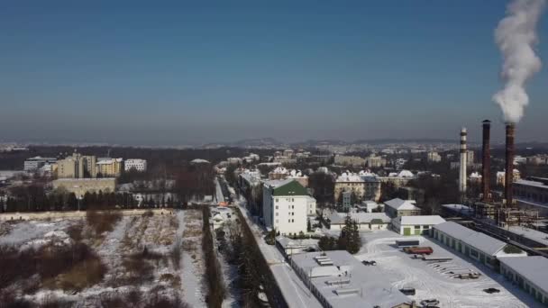 Vue Aérienne Drone Survolant Une Installation Industrielle Tuyaux Végétaux — Video