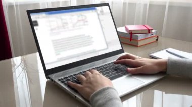 İnternet sörfü. Finansal ve iş siteleri, zaman çizelgesi. Odaklanamıyorum.