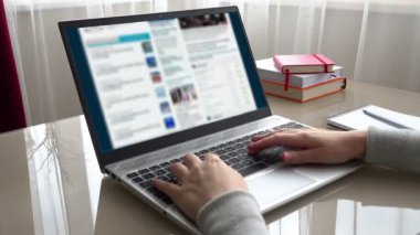 Finansal ve iş siteleri, zaman çizelgesi. İnternet sörfü. Odaklanamıyorum.