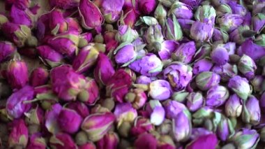 Çiçek çayı, çay yapraklarından gül ve Fransız gülü..