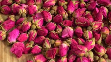 Çayın yapraklarından çiçek çayı..