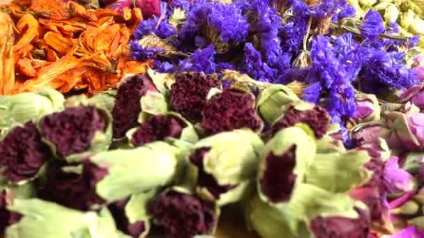 Flower Teas Wooden Board Jasmine Flowers Dianthus Myosotis Lily Petals — Vídeos de Stock