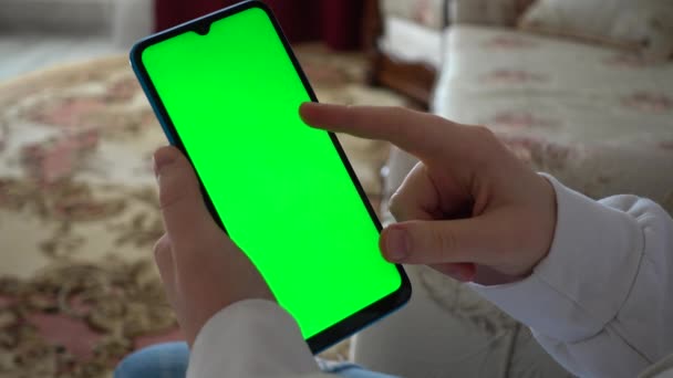 Teenager Looks Information Smartphone Screen Green Background — Vídeo de stock