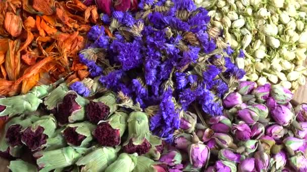 Flower Teas Wooden Board Jasmine Flowers Dianthus Myosotis Lily Petals — Αρχείο Βίντεο