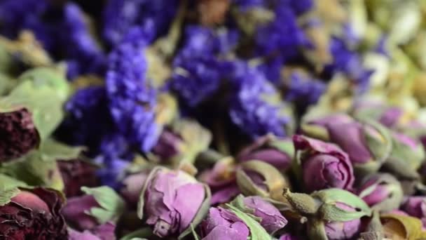 Flower Teas Wooden Board Jasmine Flowers Dianthus Myosotis Lily Petals — Αρχείο Βίντεο