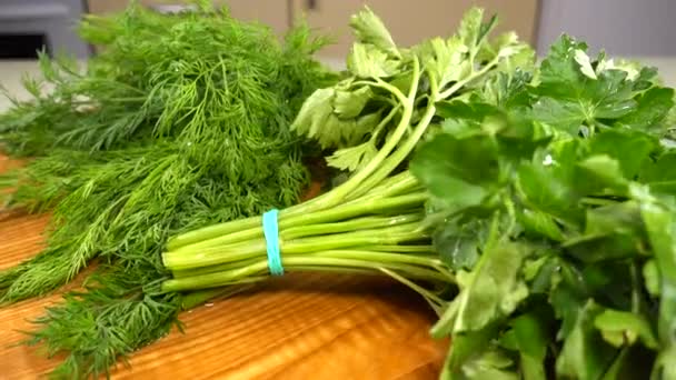 Fennel Parsley Wooden Cutting Board — Stockvideo