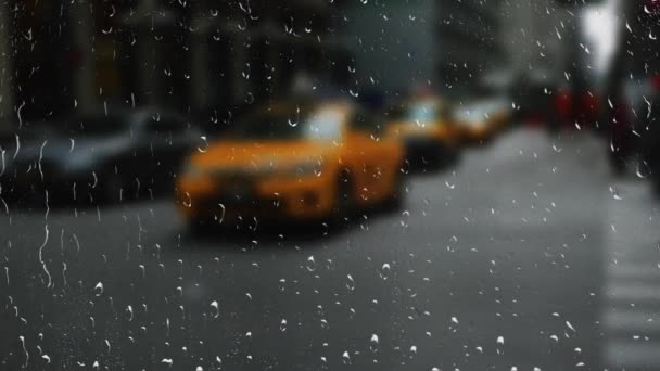 Bilar New York Regnet Utsikt Från Fönstret — Stockvideo