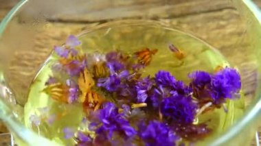 Myosotis çiçeklerinden çay.
