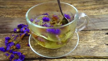 Myosotis çiçeklerinden çay.