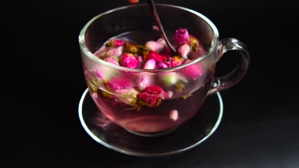 Τσάι Λουλουδιών Από Πέταλα Του Τριαντάφυλλου Τσαγιού — Αρχείο Βίντεο