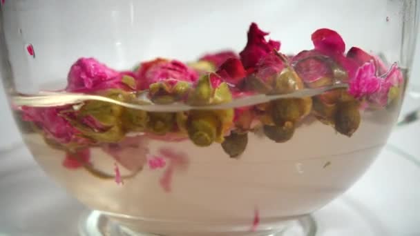 Květinový Čaj Okvětních Lístků Čajové Růže — Stock video