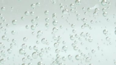Köpüklü suyun hava kabarcıkları.