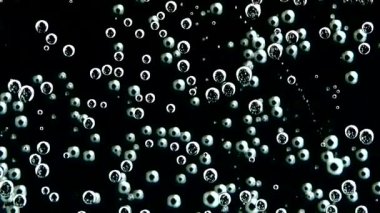 Köpüklü suyun hava kabarcıkları.