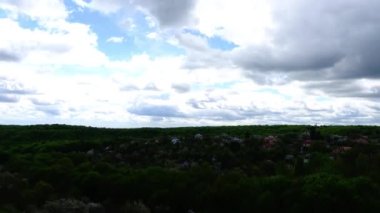 Gökyüzündeki bulutlar. Zaman aşımının çekimi.