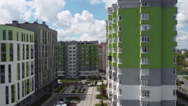 Flygdrönare Syn Flygande Över Den Moderna Bostadshus — Stockvideo