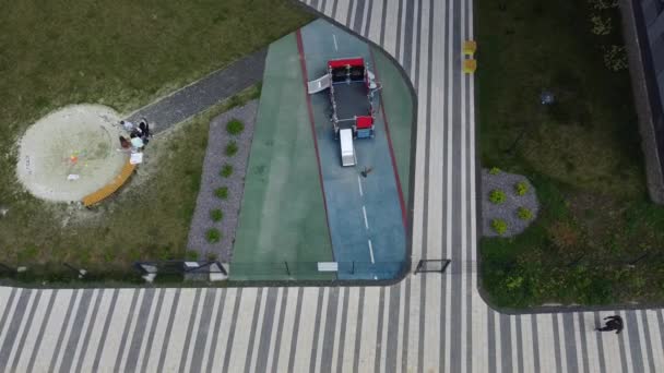 Vista Aérea Del Avión Tripulado Vuelo Sobre Moderno Edificio Residencial — Vídeo de stock