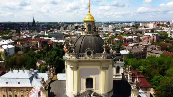 Luchtdrone Uitzicht Een Vliegende Katholieke Kathedraal Van George Lviv Oekraïne — Stockvideo