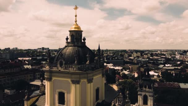 Luchtdrone Uitzicht Een Vliegende Katholieke Kathedraal Van George Lviv Oekraïne — Stockvideo