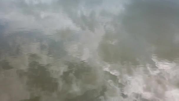 湖水中的云反射 — 图库视频影像