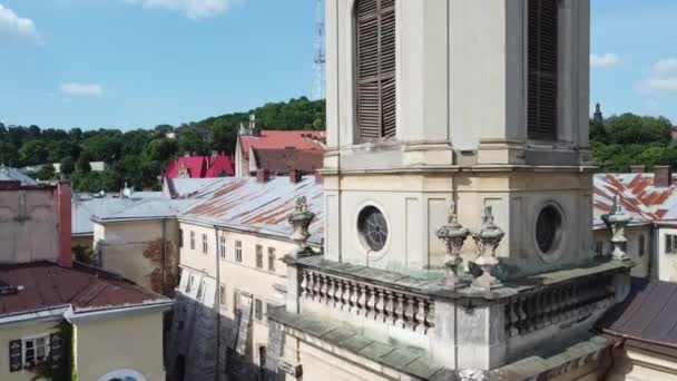 Flydronebilde Flygende Katedralen Bernardine Kirke Lviv – stockvideo