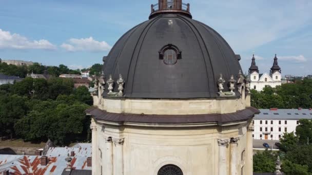 Luftaufnahme Eines Drohnenflugs Über Der Katholischen Kathedrale Dominikanische Kirche Lviv — Stockvideo