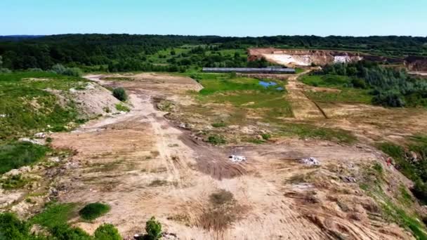 Vista Aérea Drone Voo Sobre Paisagem Technogenic Entre Campos Agrícolas — Vídeo de Stock