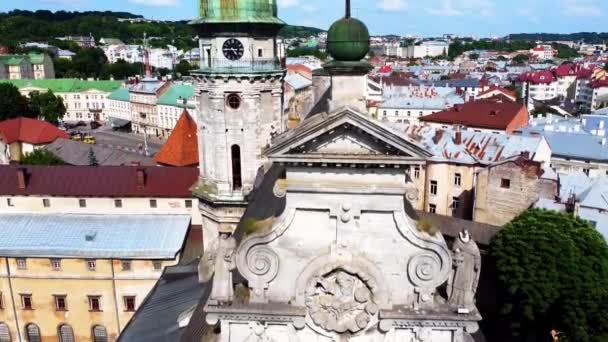 Katolik Katedrali Üzerinde Uçan Bir Drone Görüntüsü Bernardine Kilisesi Lviv — Stok video