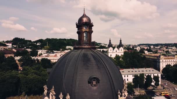 Flygdrönare Syn Flygande Över Den Katolska Katedralen Dominikanska Kyrkan Lviv — Stockvideo