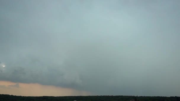 雷雲を背景に雷 — ストック動画