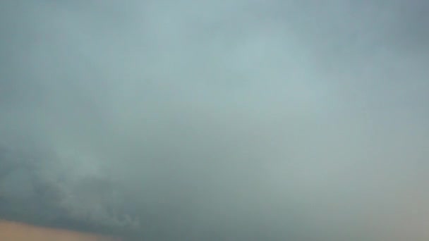 Blitz Auf Dem Hintergrund Von Gewitterwolken — Stockvideo