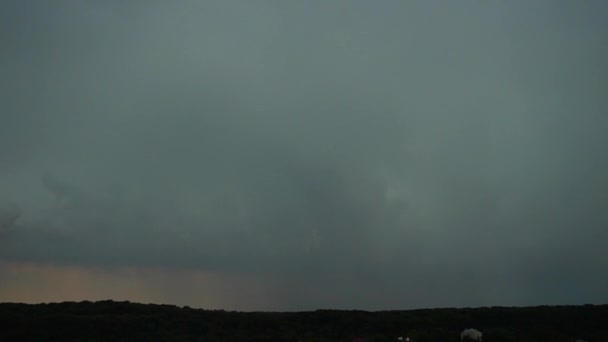 雷雲を背景に雷 — ストック動画