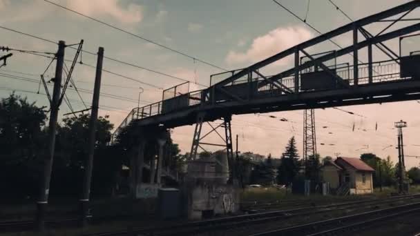 Движение Поездов Через Железнодорожную Станцию — стоковое видео