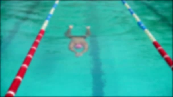 Schwimmbadtraining Sportler Üben Schwimmtechnik Aus Dem Fokus Geraten Zeitlupe — Stockvideo