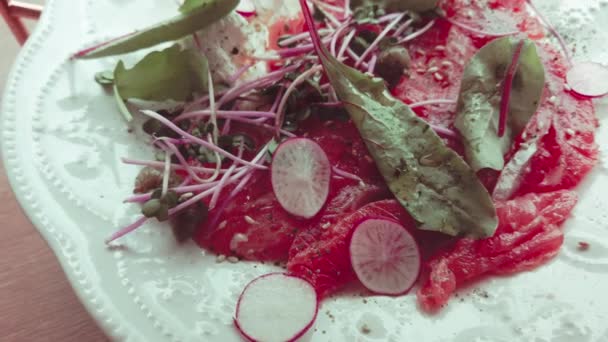 Soporte Buffet Con Aperitivos Salmón Salado Aguacate Mezcla Ensaladas Panqueques — Vídeo de stock