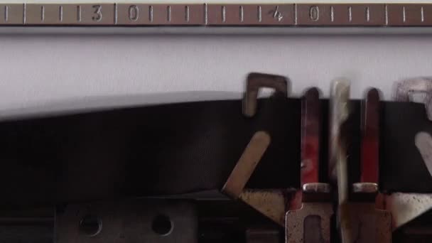 Введення Слова Confidental Ретро Друкарській Машинці Крупним Планом — стокове відео