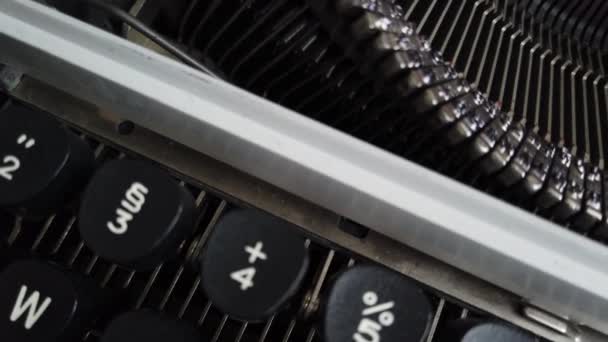 Mecanismo Uma Máquina Escrever Retro Velhos Martelos Máquinas Escrever Fechar — Vídeo de Stock